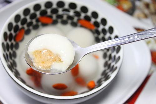 skm汤圆个人资料,才华横溢的年轻歌手，音乐路上的璀璨新星